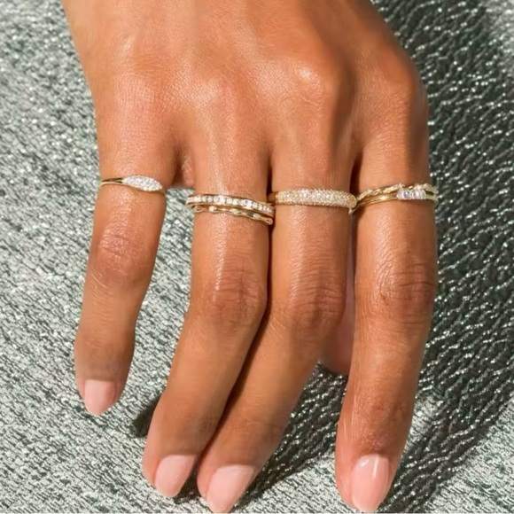 Elegant Gold and Silver Ring size 7 - Picture 3 of 5